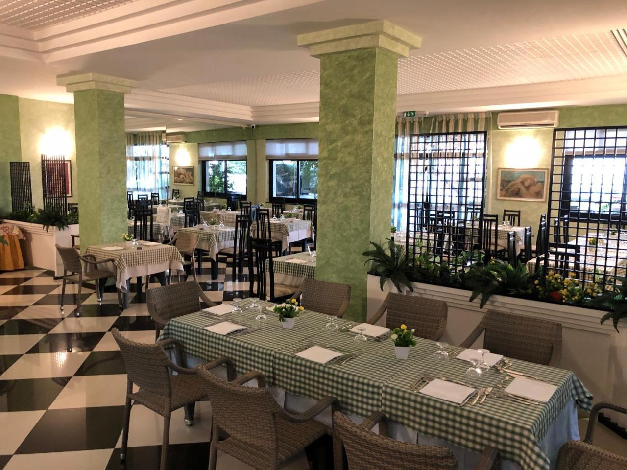 Hotel Ristorante Stellato Trebisacce Exterior foto